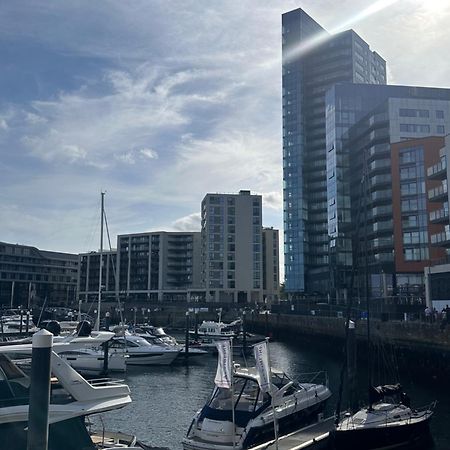 Ocean Village Marina 2 Bedroom Apartment With Balcony! Southampton Esterno foto