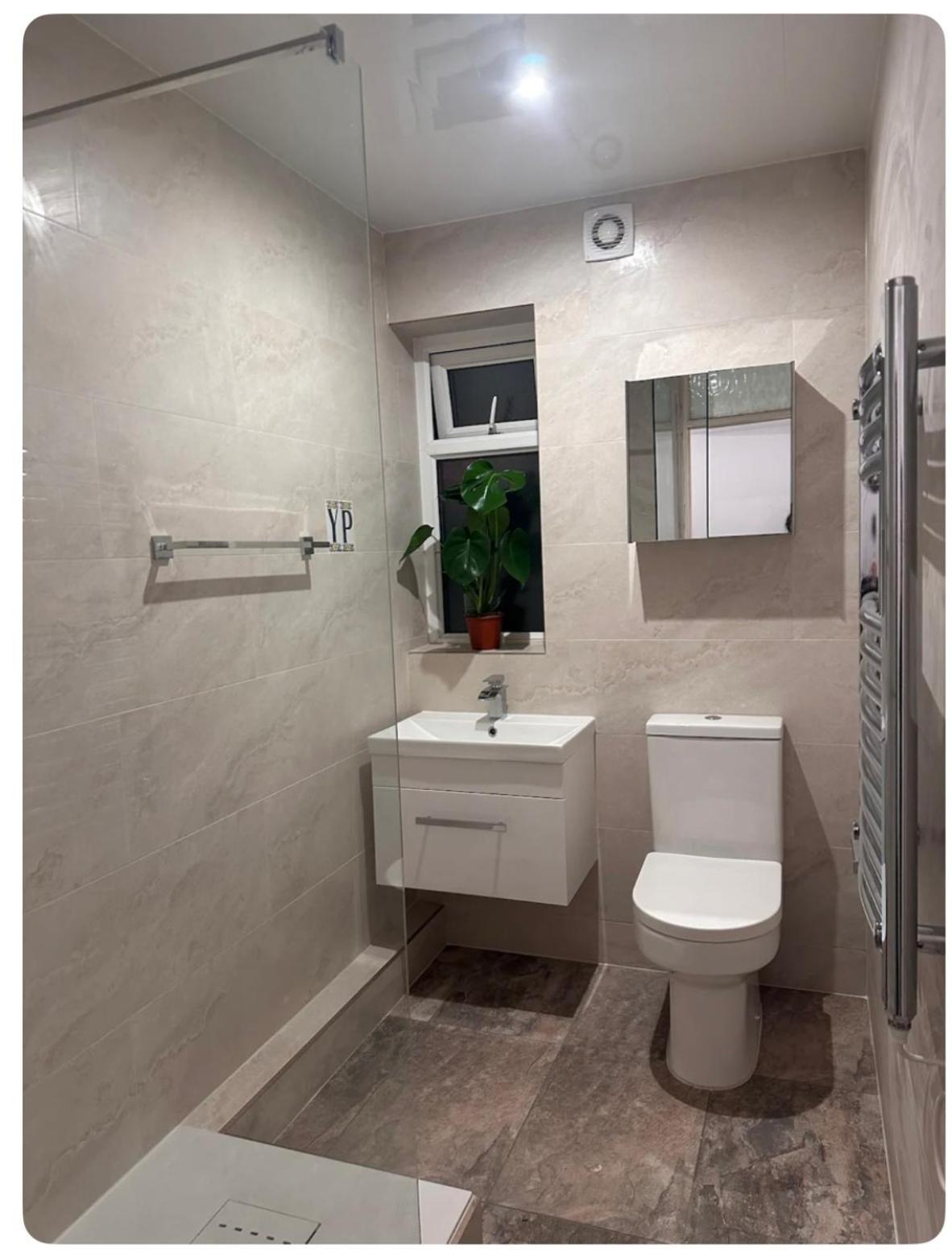 Ocean Village Marina 2 Bedroom Apartment With Balcony! Southampton Esterno foto
