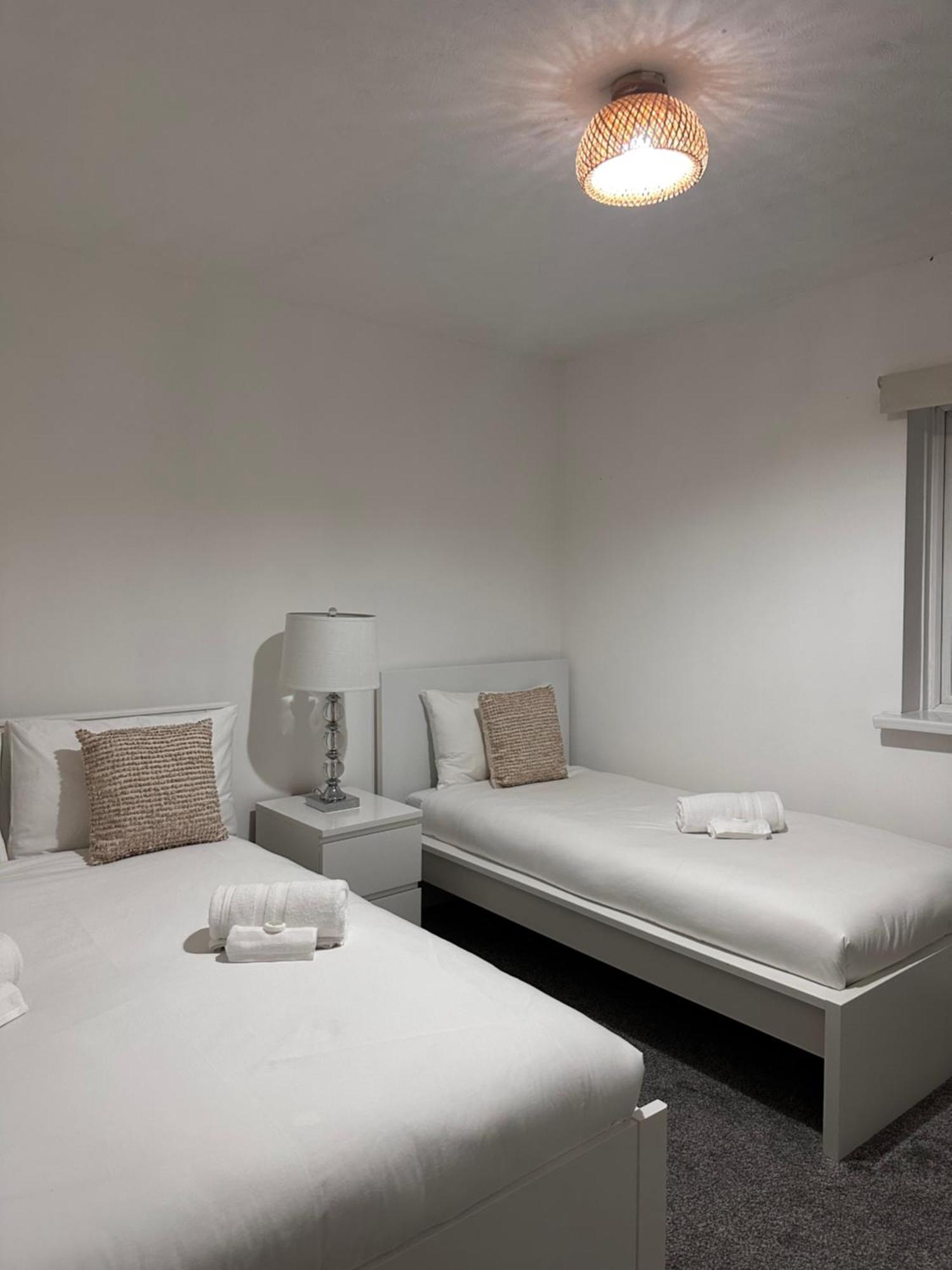 Ocean Village Marina 2 Bedroom Apartment With Balcony! Southampton Esterno foto